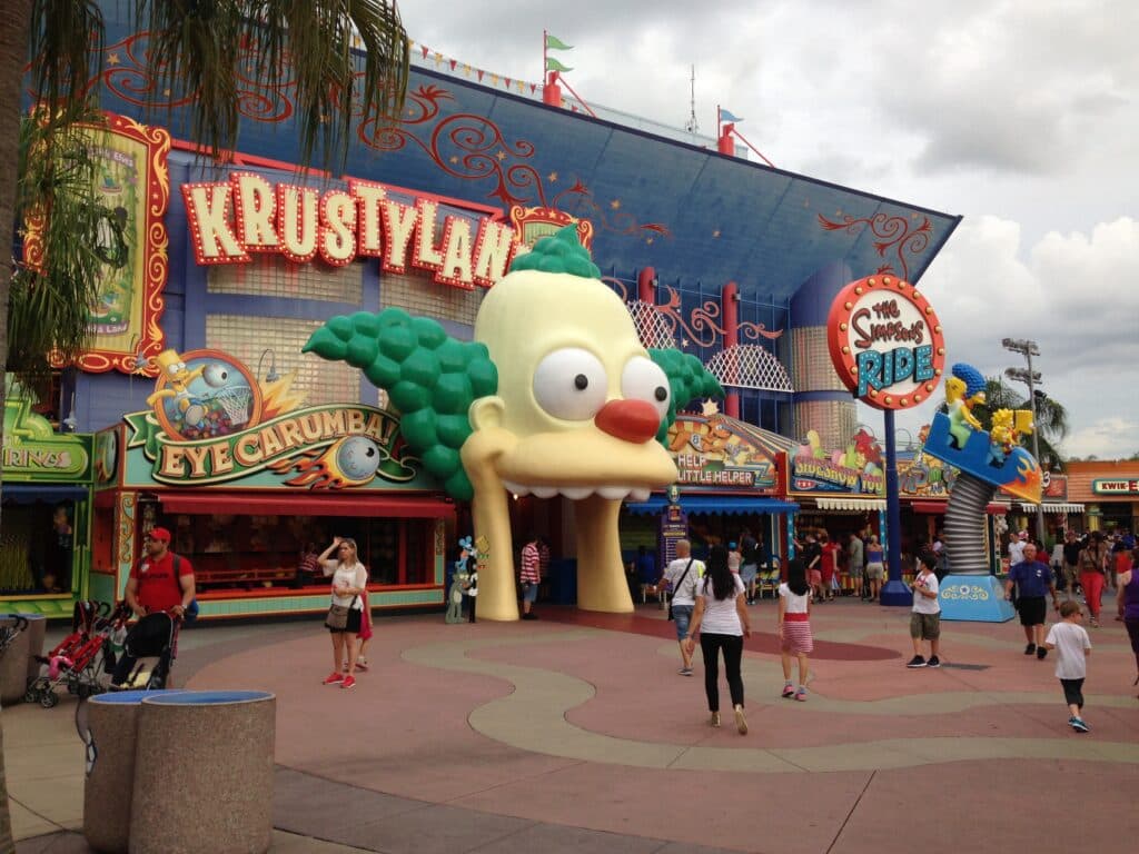 Foto da Krustyland, entrada da atração The Simpsons Ride na área dos Simpsons no parque de diversões Universal Studios Florida