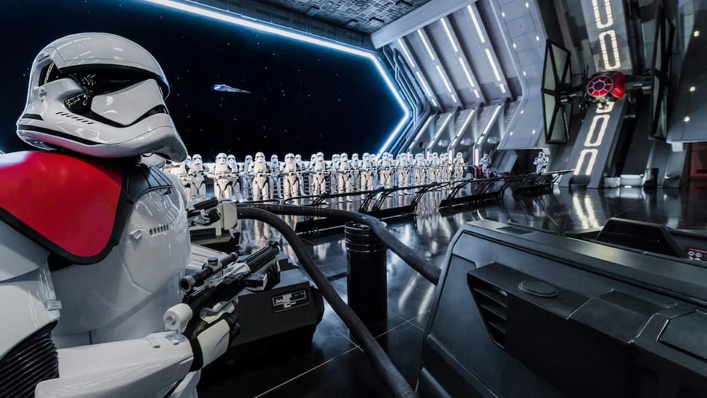 O simulador Star Wars Rise of the Resistance é um dos mais impressionantes de todo o complexo Walt Disney World Resort e uma das atrações mais populares do parque Hollywood Studios