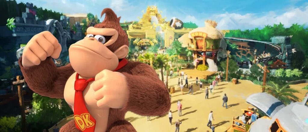 Imagem mostra Donkey Kong em frente sua area na Super Nintendo World no parque Epic Universe. É possível ver no cenário sua casa e a montanha russa, atração principal
