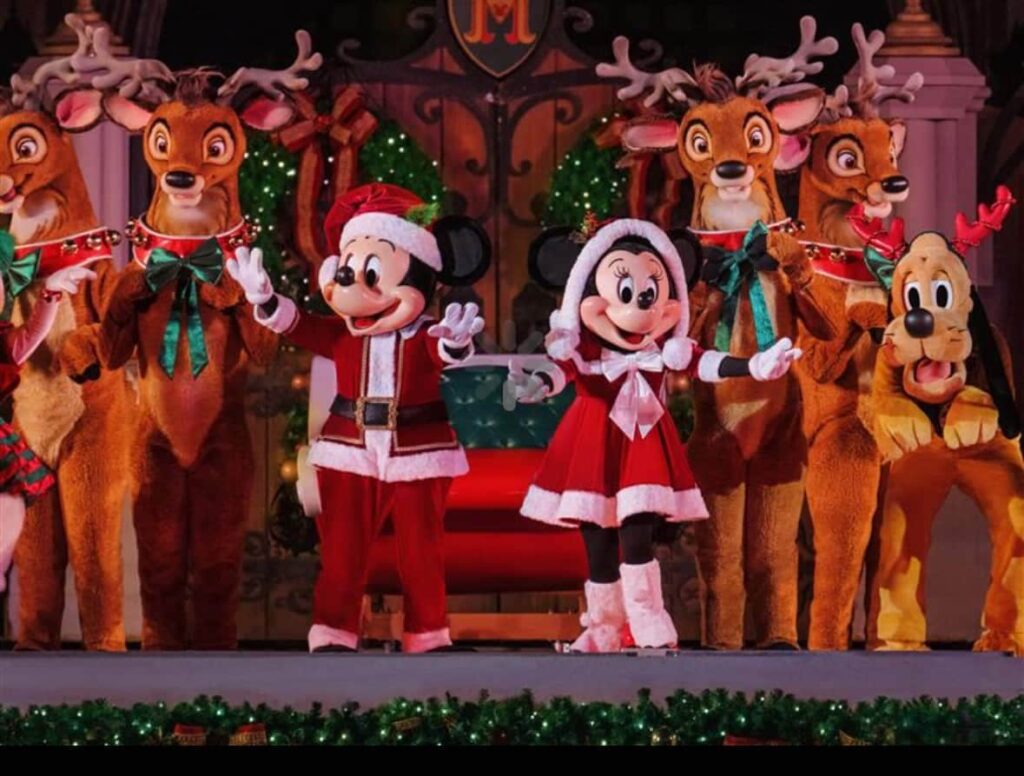 Mickey Mouse, Minnie Mouse, Pluto e as Renas do Papai Noel, estrelam o show Mickey's Merriest Celebration