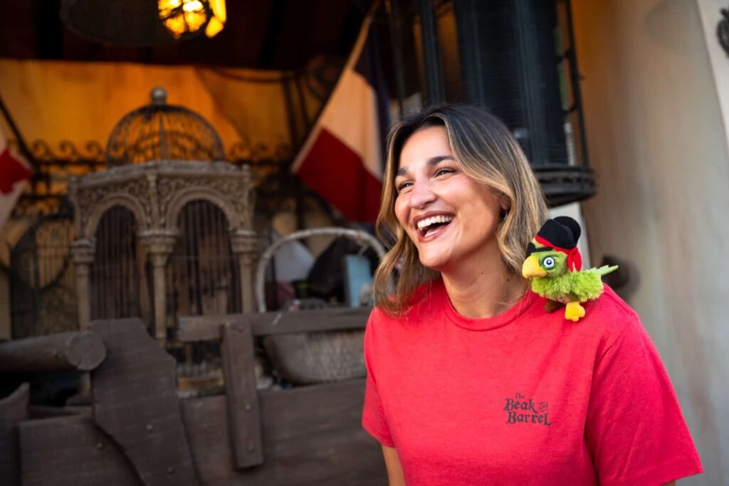 camiseta temática do novo pub pirata Beak and Barrel do Magic Kingdom da Disney