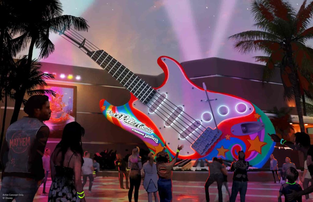 Guitarra enorme vermelha, símbolo da montanha russa Rock'n'Roller Coaster no Hollywood Studios, com sua nova futura decoração psicodélica dos Muppets, atualização que ocorrerá em 2026