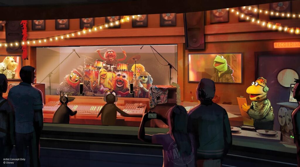 Backstage dos Muppets no pré show da atração rocknroller coaster, montanha russa radical do parque de diversões Disney's Hollywood Studios, que terá como novo tema, os Muppets