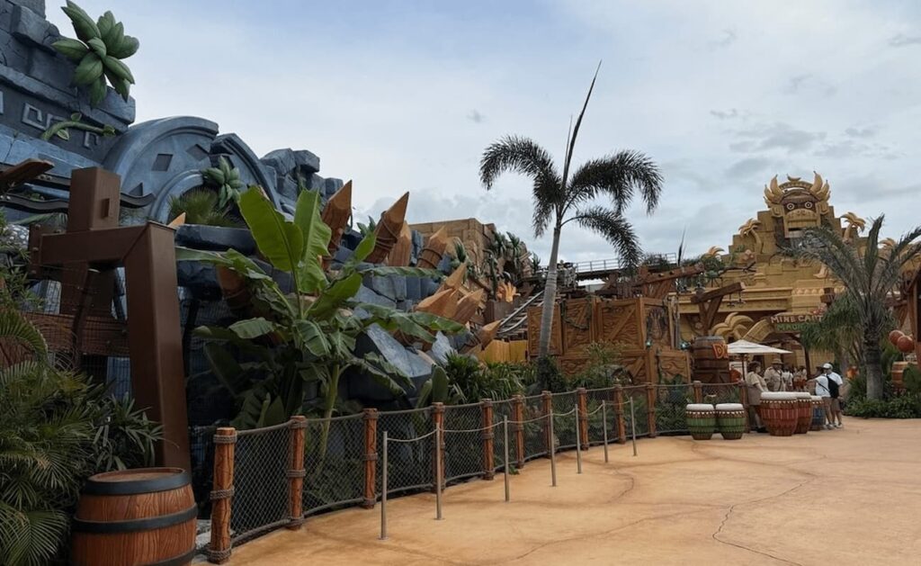 Montanha russa de Donkey Kong, Madcart Madness, na área de Nintendo World no Epic Universe, novo parque da Universal Orlando