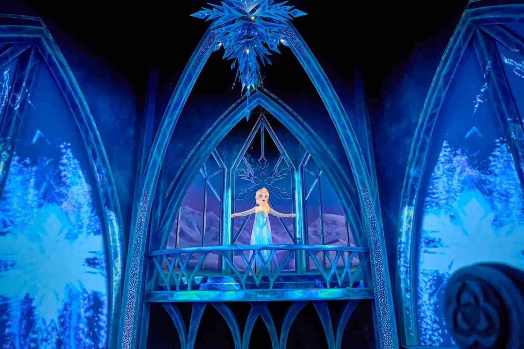 Animatronico da Elsa dentro da Atração Frozen Ever After no parque temático de diversões Epcot, em Orlando, na Walt Disney World