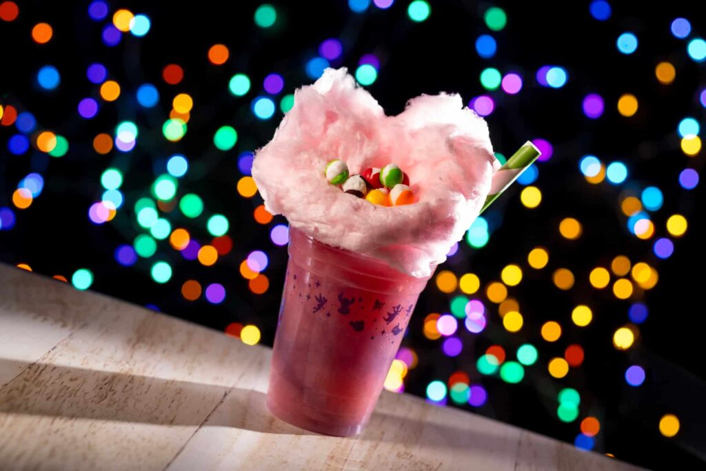 A festa Jollywood Nights que celebra o natal no parque Hollywood Studios, na Disney conta com seleção de comidas típicas especiais como limonada doce