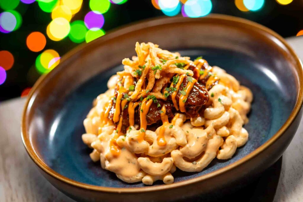 Mac and cheese festivo parte da seleção gastronômica especial natalina da Festa Jollywood Nights que acontece anualmente em Walt Disney World Resort no parque temático Hollywood Studios