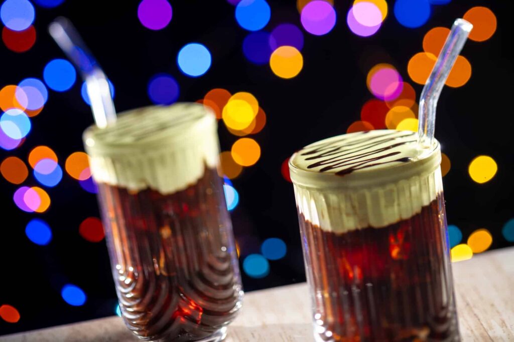 A festa especial de natal Jollywood Nights do parque temático Disney's Hollywood Studios em Walt Disney World contará com itens exclusivos no menu como café gelado de menta