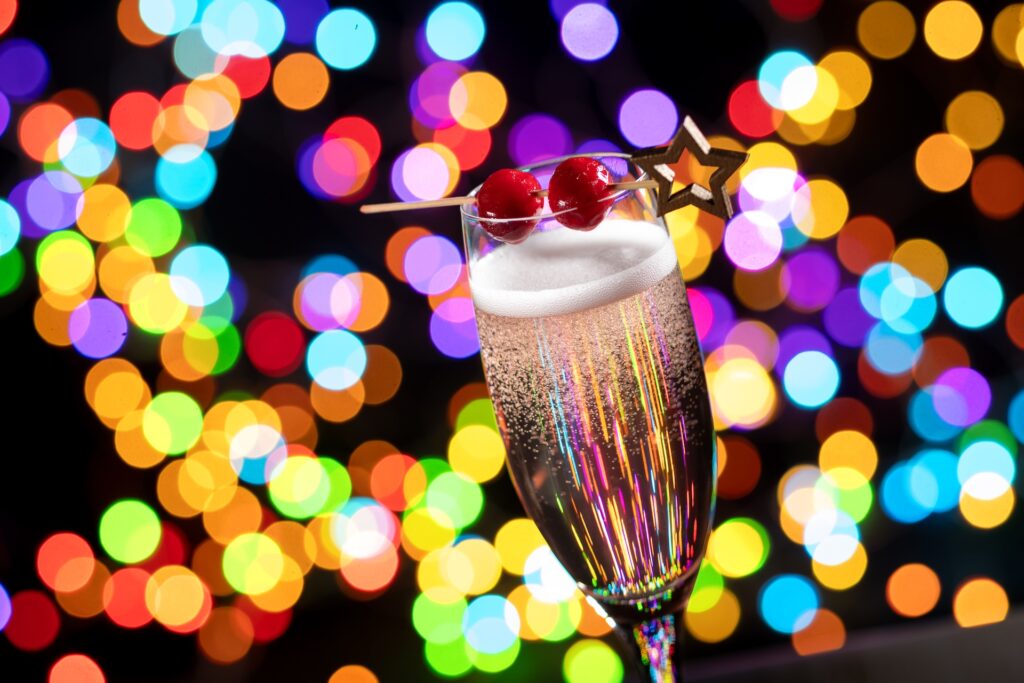 A festa Jollywood Nights que celebra o natal no parque Hollywood Studios, na Disney conta com seleção de comidas típicas especiais como champagne