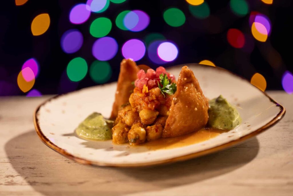 samosas da seleção gastronômica especial que será servida na festa de natal do Hollywood Studios, o Jollywood Nights na Disney World