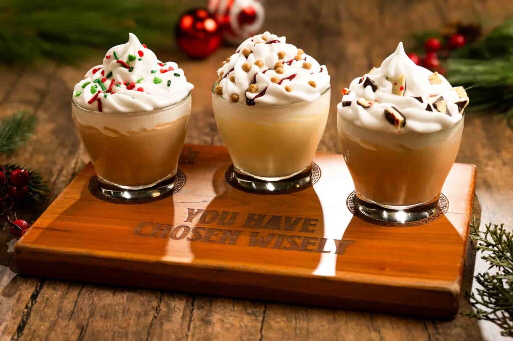 chocolate quente especial servido durante as festas de final de ano em Disney Springs em Orlando