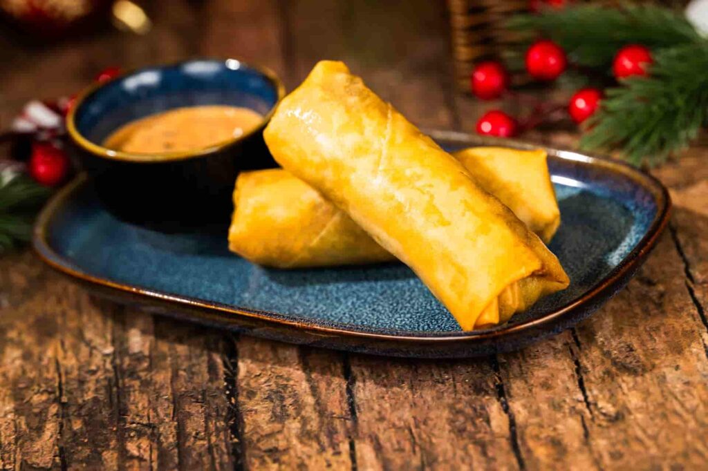 rolinho primavera servido durante a festa de natal do parque temático de Walt Disney World Resort, o Magic Kingdom na Micke's Very Merry Christmas Party