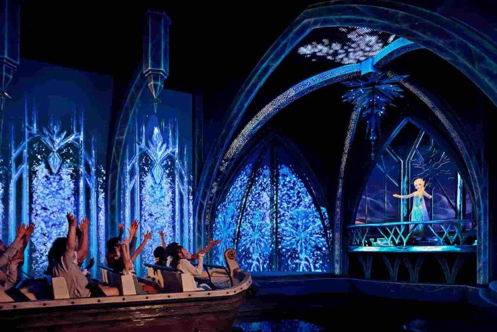 Imagem promocional da atração Frozen Ever After que já existe no Epcot e agora estrela também no Word of Frozen na Disneyland Paris