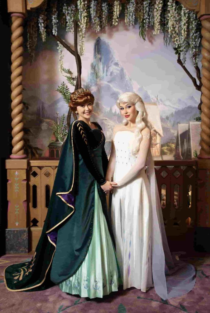 Rainhas Anna e Elsa estarão presentes para encontros com os visitantes na Área Word of Frozen na Disneyland Paris