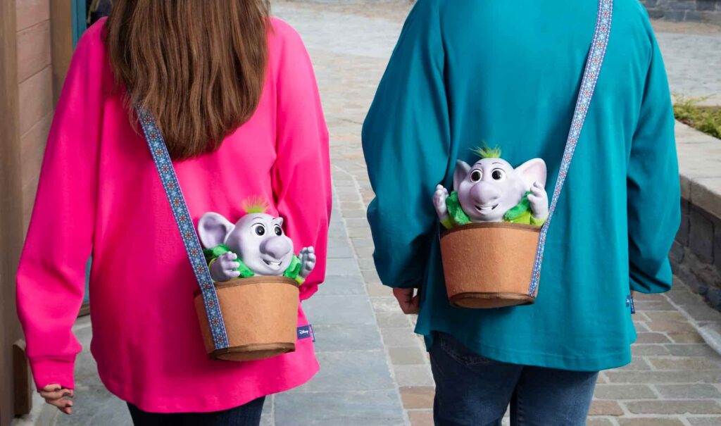 Imagem de World of Frozen na Disneyland Paris, mostra um dos baldes de pipoca exclusivo da área