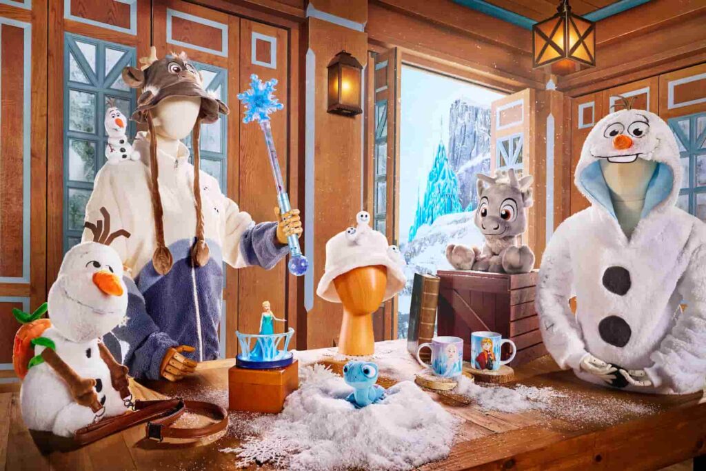 Imagem de World of Frozen na Disneyland Paris, mostra um pouco do merchandasing exclusivo da área