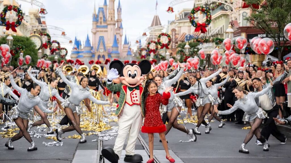 Show especial televisionado de entretenimento natalino que acontece no parque Disney's Magic Kingdom para celebrar as festas de final de ano, em 2025 estrela Mickey Mouse e Maia Kealoha