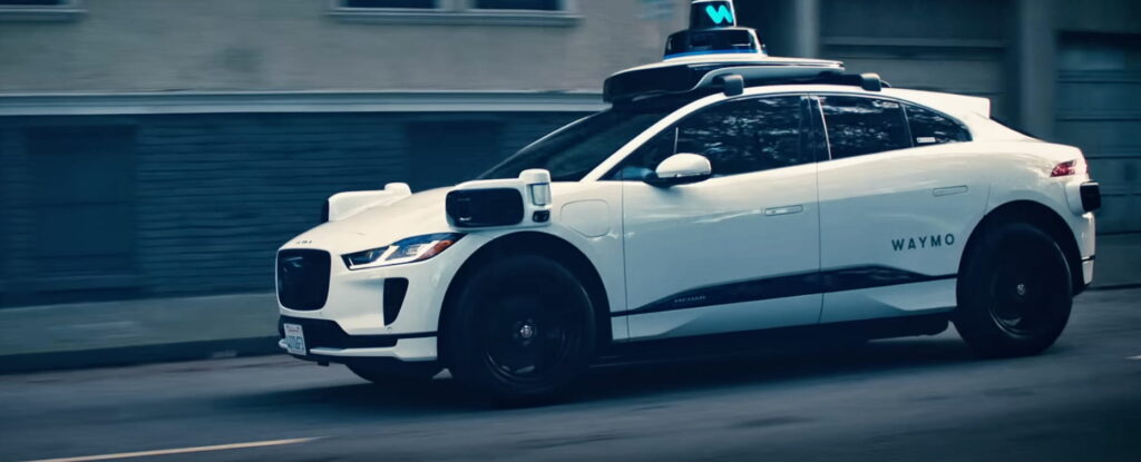 imagem promocional de um dos carros autonomos da waymo, taxis sem motoristas que está chegando em orlando