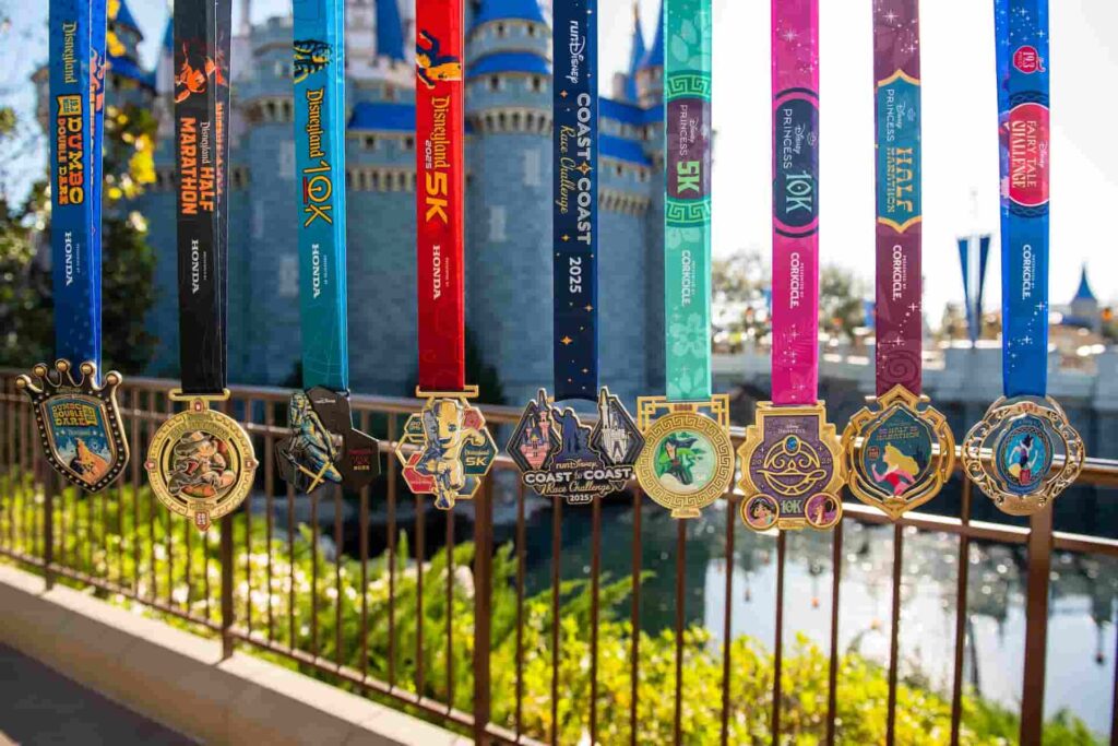 Medalhas que premiam os corredores da RunDisney