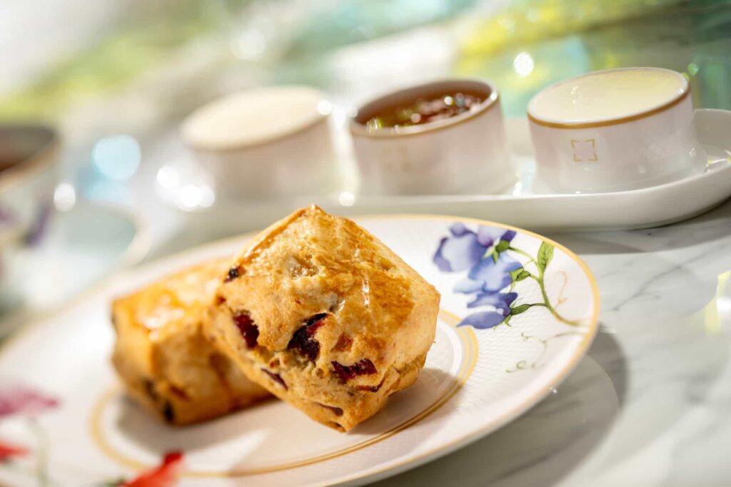 Scones que serão servidos durante o Tea Room na Experiência de Chá inspirado em Alice no País das Maravilhas no Garden Wing dentro do Grand Floridian Resort, hotel de Walt Disney World