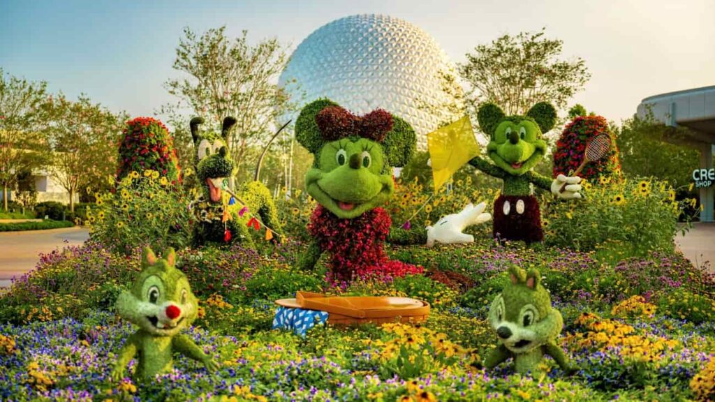 Topiárias do Mickey, Minnue, Pluto e personagens da Disney enfeitam o parque temático Epcot durante o Flower & Garden Festival