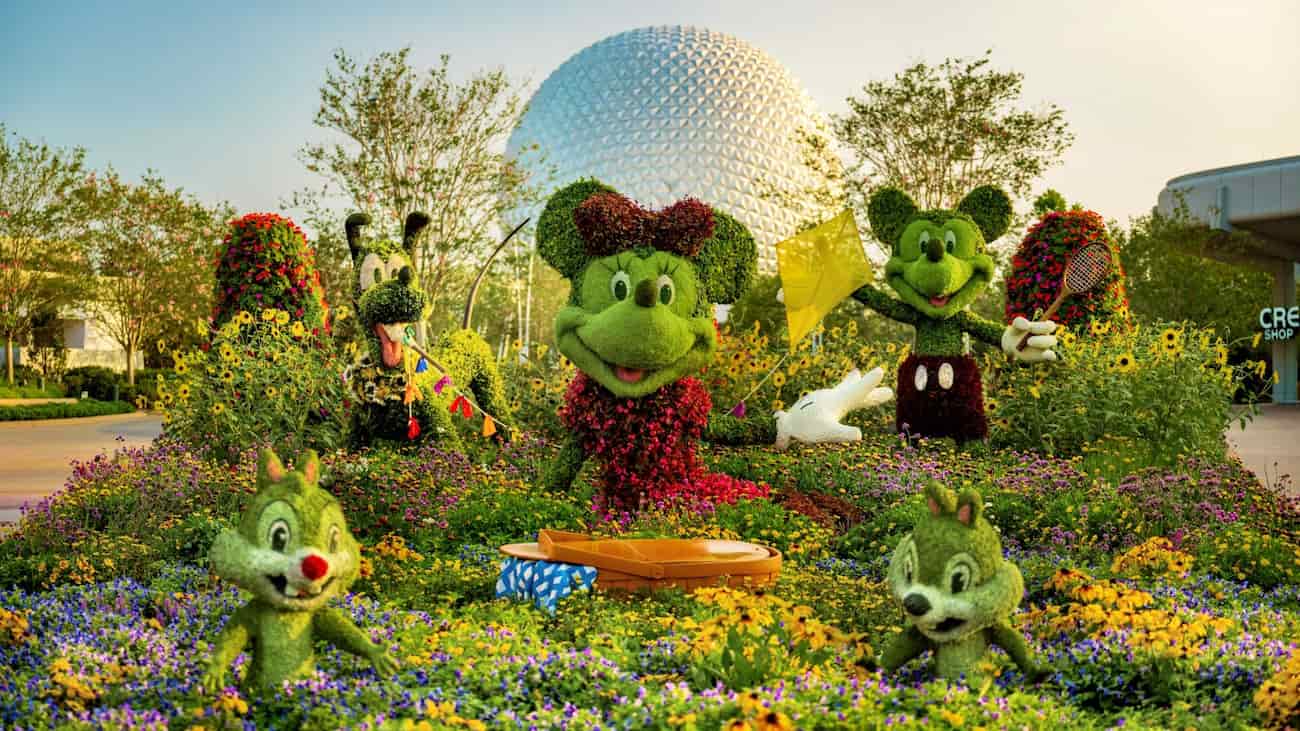 Topiárias do Mickey, Minnue, Pluto e personagens da Disney enfeitam o parque temático Epcot durante o Flower & Garden Festival