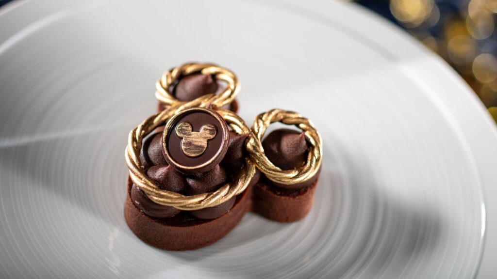 Mickey Chocolate Tarte, sobremesa exclusiva do Disney Adventure, navio da Disney Cruise Line