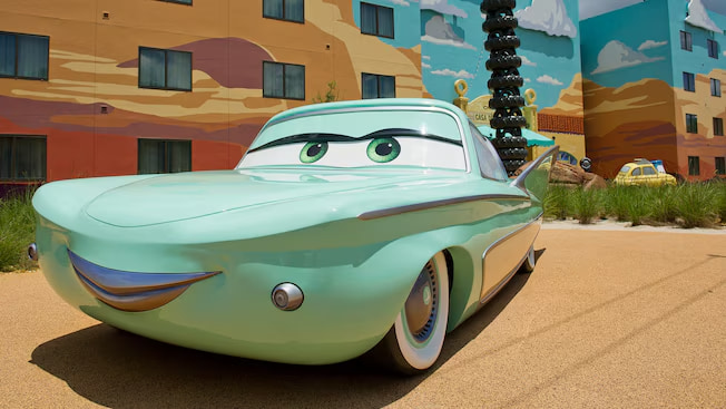 Detalhes do prédio das suítes familiares de Carros no Hotel Econômico Disney's Art of Animation, um dos hotéis mais temáticos e chamativos de todo o complexo Walt Disney World em Orlando