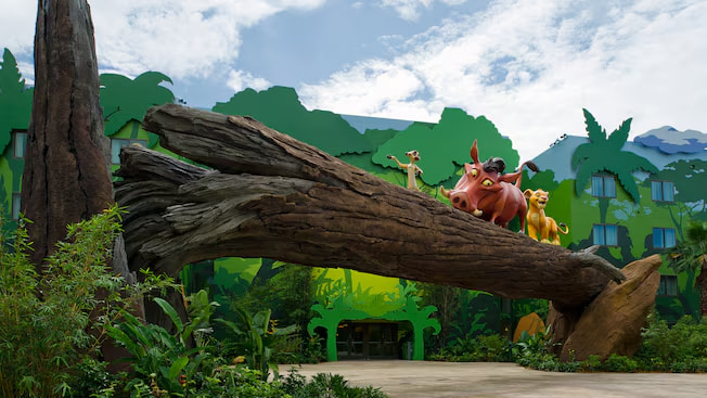 Detalhes do prédio das suítes familiares do Rei Leão no Hotel Econômico Disney's Art of Animation, um dos hotéis mais temáticos e chamativos de todo o complexo Walt Disney World em Orlando