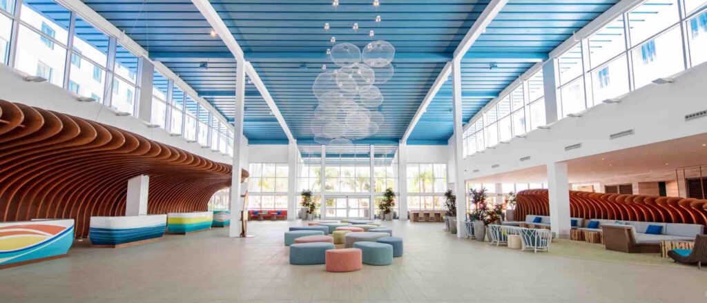 Recepção do hotel Universal's Endless Summer em Orlando, parte do complexo da Universal Orlando