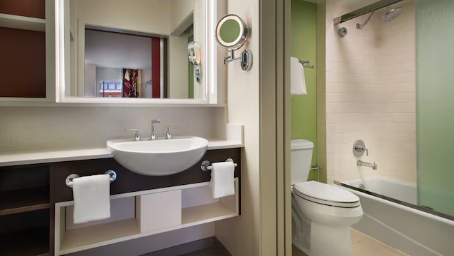 Banheiro dos hotéis Disney's All Star, três hotéis econômicos do complexo Walt Disney World Resort