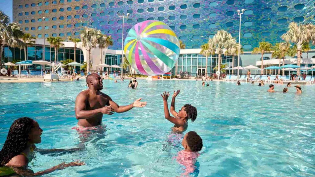 Piscina do Hotel Terra Luna, irmão do Hotel Stella Nova da Universal, na região do Epic Universe