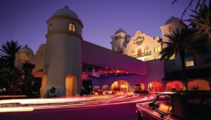 Entrada do Hotel Hard Rock Cafe no complexo da Universal Orlando Resort, um hotel de luxo com direito a Express Pass