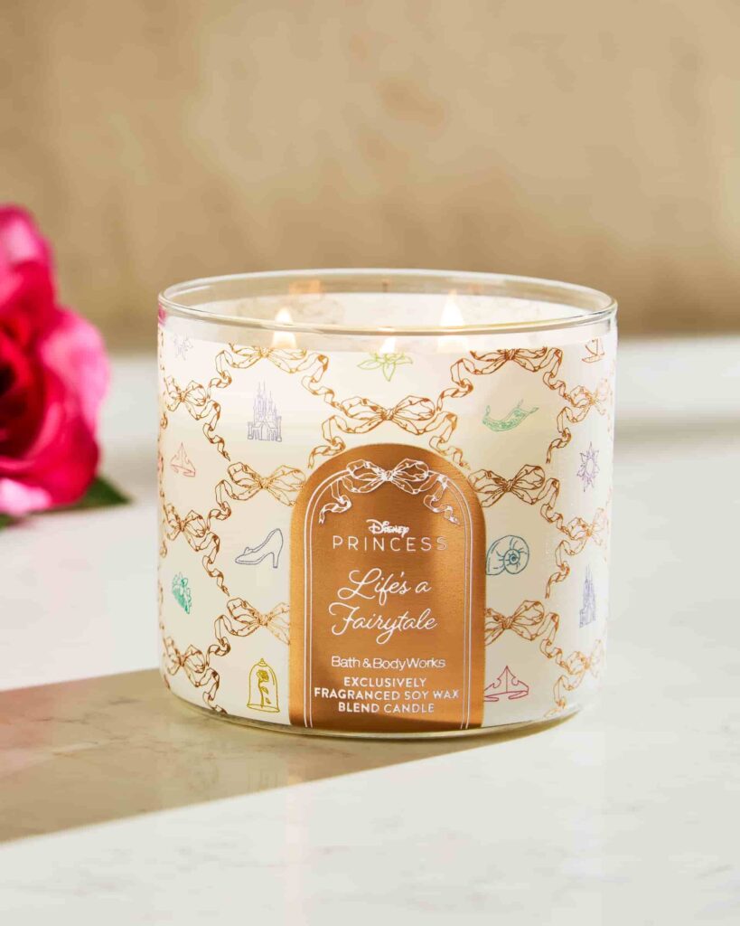 Vela aromática Life is a fairytale da coleção da Disney com a Bath and Body Works