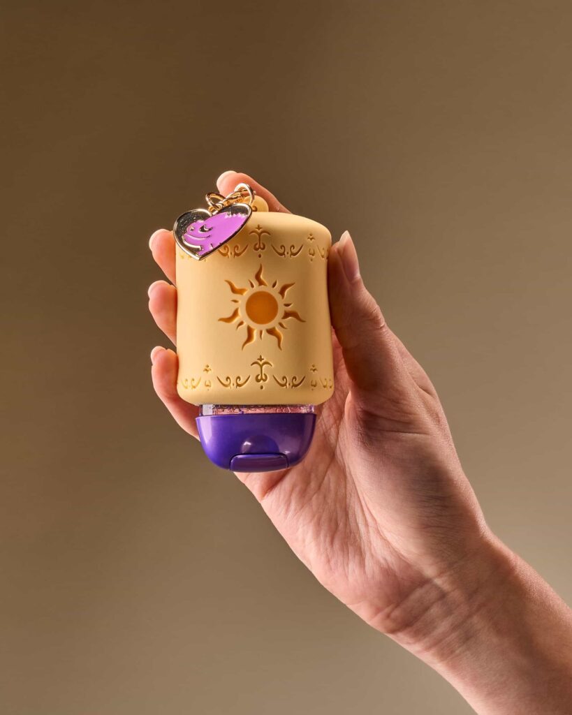 Porta alcool gel da Rapunzel da coleção da Disney com a Bath and Body Works