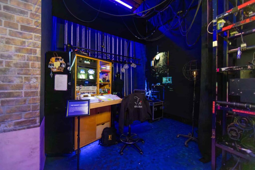 Epcot recebe exposição de peças de Beauty and the Beast na Broadway durante o Festival of the Arts