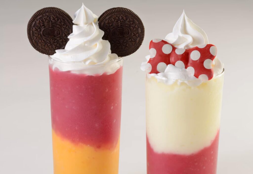 Bebidas servidas no jantar do restaurante Chef Mickey's que tem café da manhã e jantar com personagens