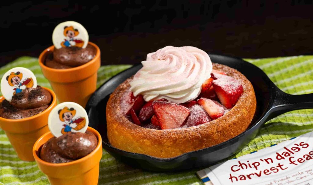 Sobremesas servidas no restaurante Garden Grill no parque temática Epcot em Walt Disney World Resort que conta com personagens no café da manhã, almoço e jantar