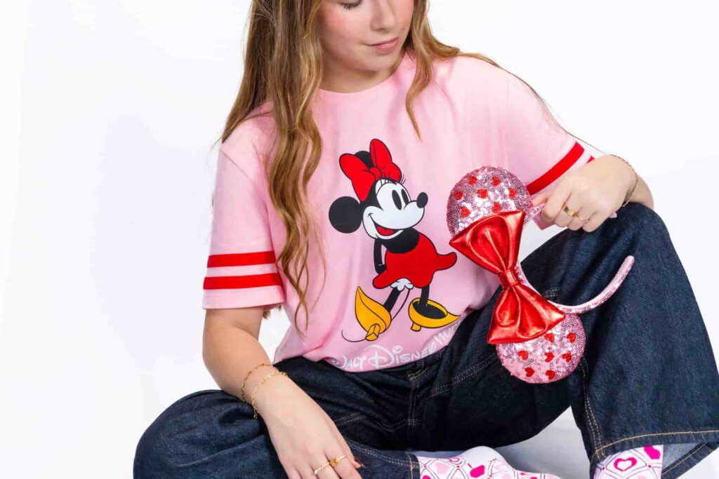 Camiseta e orelinhas da Minnie especiais de Valentine's Day, o dia dos namorados americano