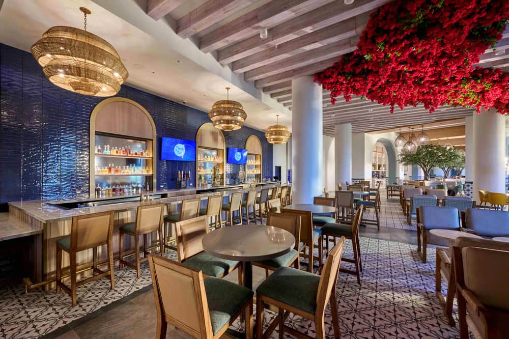 Restaurante do Grand Helios Hotel, hotel de luxo do complexo da Universal de Orlando que fica no parque temático Epic Universe, com entrada exclusiva ao parque