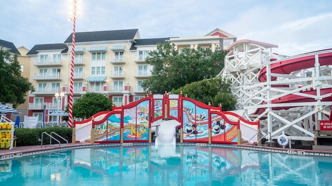 Piscina do Disney's Boardwalk Inn & Villas hotel de luxo dentro do complexo Walt Disney World Resort
