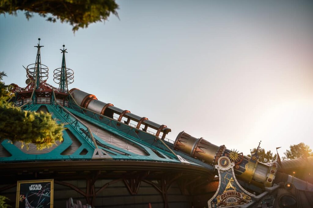 Hyperspace Mountain, uma versão mais radical da clássica Space Mountain, na Disneyland Paris