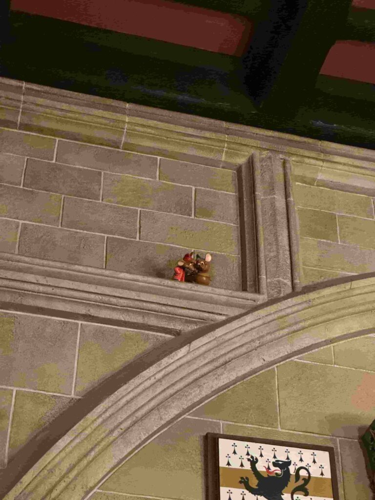 Jaq e GusGus no Castelo da Cinderela, dentro do Restaurante Cinderella's Royal Table que fica dentro do parque Magic Kingdom e tem a presença das princesas no café da manhã, almoço e jantar