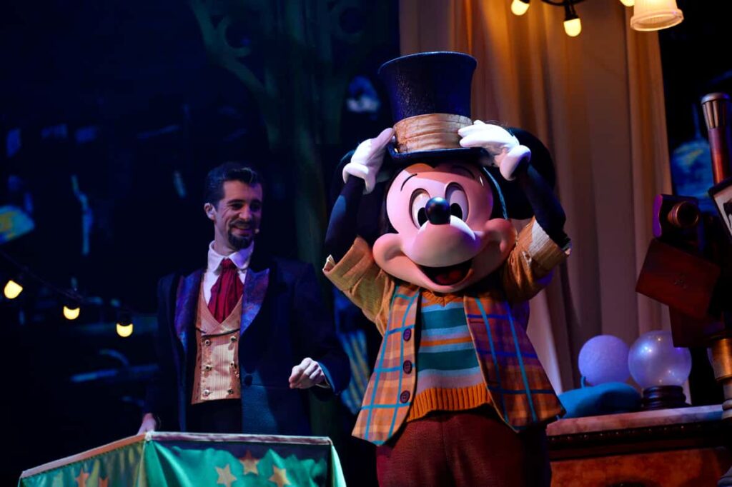 Show imperdível estilo Broadway que acontece na Disneyland Paris, Mickey and the Magician