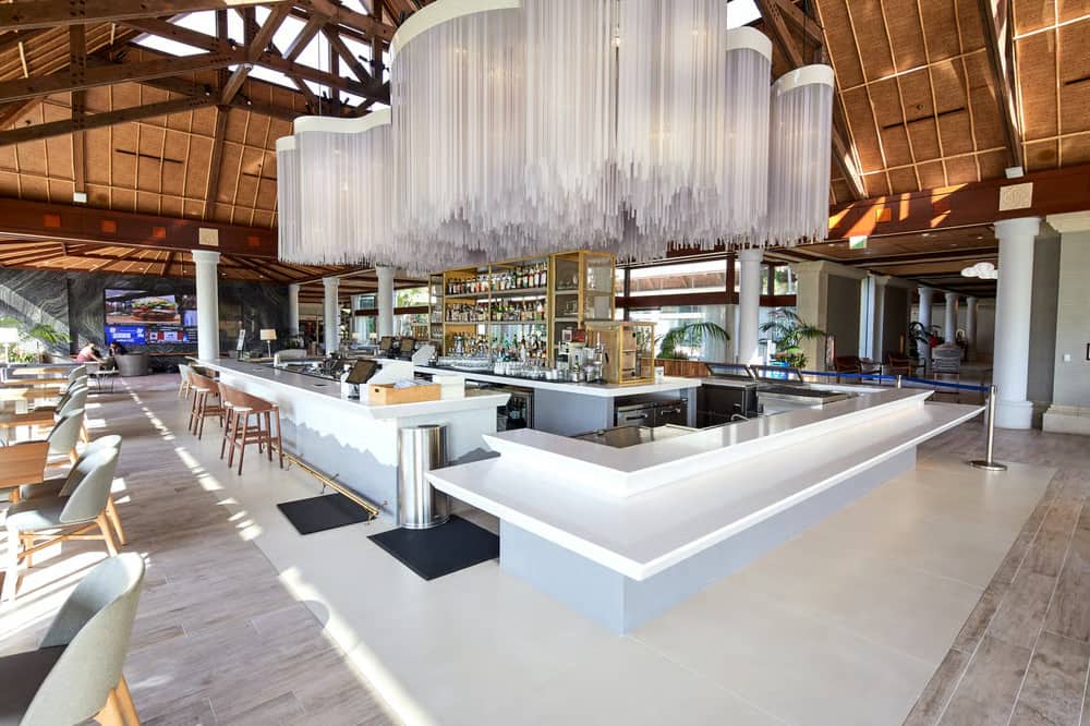 Bar no Hotel Royal Pacific da Universal Orlando é um dos hotéis de luxo do complexo e oferece Express Pass Ilimitado