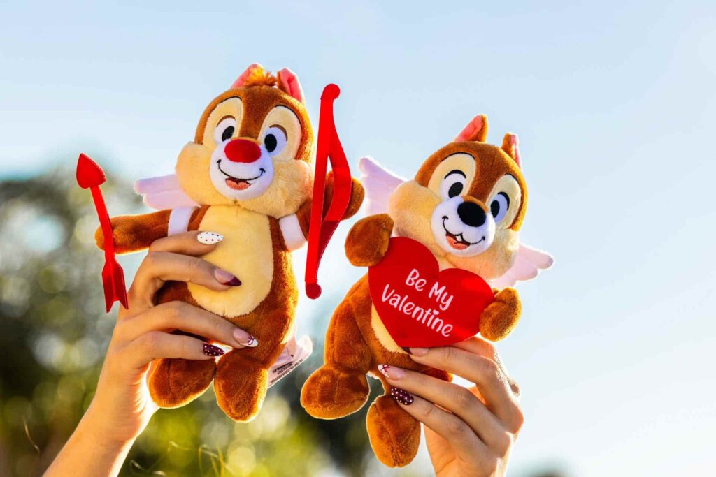 Tico e Teco pequenas pelúcias especiais de Valentine's Day, o dia dos namorados americano