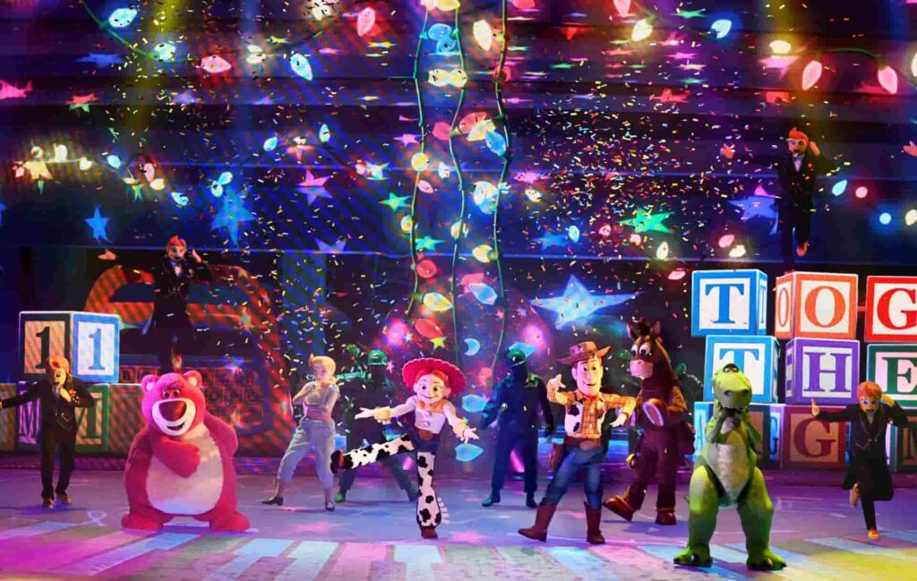 Show musical estilo Broadway Together a Pixar Musical que acontece na Disneyland Paris com os amigos de Toy Story