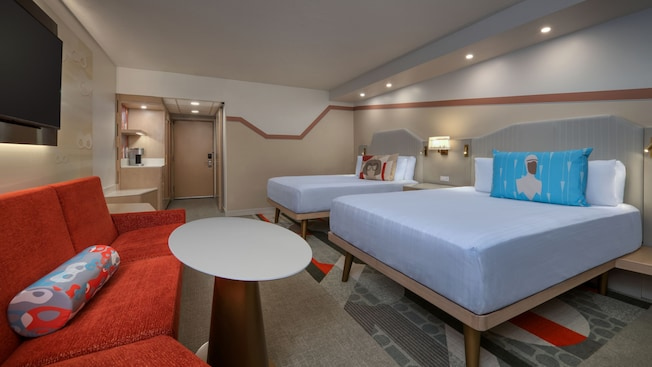 Quarto do Disney's Contemporary Resort, um hotel de luxo dos mais tradicionais de todo o complexo Walt Disney World, com monorail passando por dentro e muita modernidade, tem vista para o castelo e show de fogos do Magic Kingdom