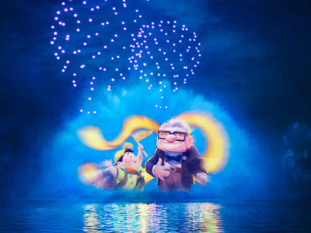 Novo show noturno com drones e projeções na água no parque Adventure World da Disneyland Paris o Disney Cascade of Lights