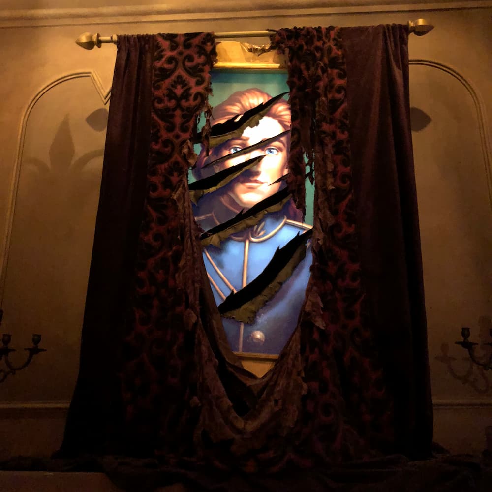 Quadro do Principe Adam na forma humana antes de ser transformado no salão do restaurante Be Our Guest em Walt Disney World Resort no Magic Kingdom